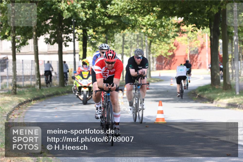 11.08.2024 - GEWOBA Citytriathlon Bremen H.Heesch http://msf.ph/oto/6769007 11.08.2024 10:24:35 Radfahren 2, 18, 67, 68, 88 meine-sportfotos.de