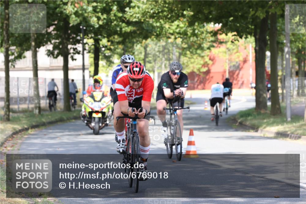 11.08.2024 - GEWOBA Citytriathlon Bremen H.Heesch http://msf.ph/oto/6769018 11.08.2024 10:24:36 Radfahren 2, 18, 67, 68, 88 meine-sportfotos.de