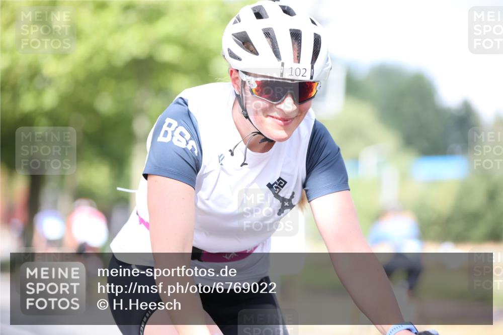 11.08.2024 - GEWOBA Citytriathlon Bremen H.Heesch http://msf.ph/oto/6769022 11.08.2024 10:41:55 Radfahren 5, 75, 102 meine-sportfotos.de