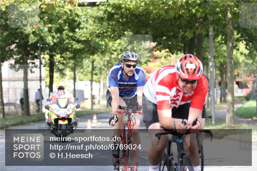 11.08.2024 - GEWOBA Citytriathlon Bremen H.Heesch http://msf.ph/oto/6769024 11.08.2024 10:24:36 Radfahren 2, 18, 67, 68, 88 meine-sportfotos.de