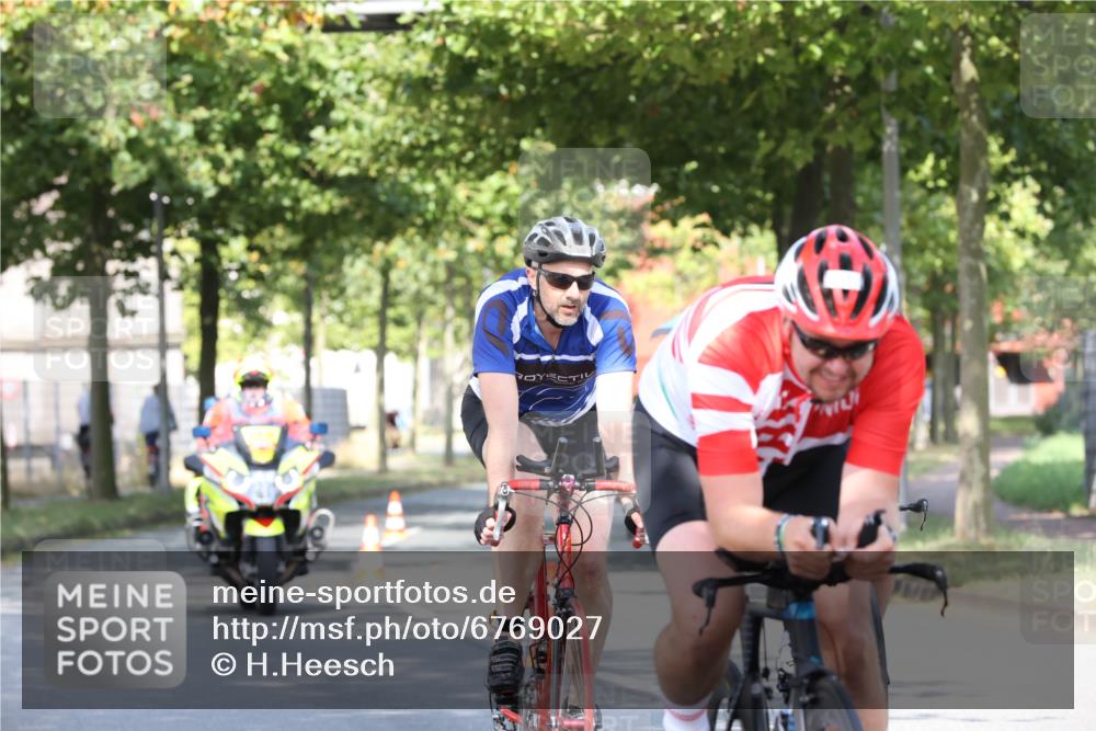 11.08.2024 - GEWOBA Citytriathlon Bremen H.Heesch http://msf.ph/oto/6769027 11.08.2024 10:24:37 Radfahren 2, 18, 67, 68, 88 meine-sportfotos.de
