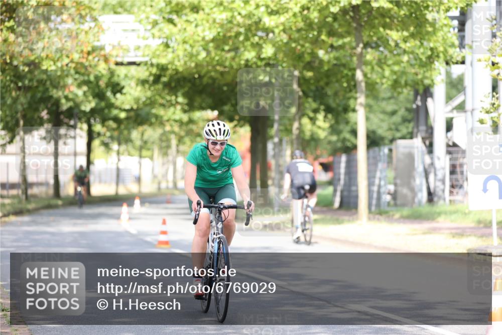11.08.2024 - GEWOBA Citytriathlon Bremen H.Heesch http://msf.ph/oto/6769029 11.08.2024 10:42:02 Radfahren 5, 75, 102 meine-sportfotos.de