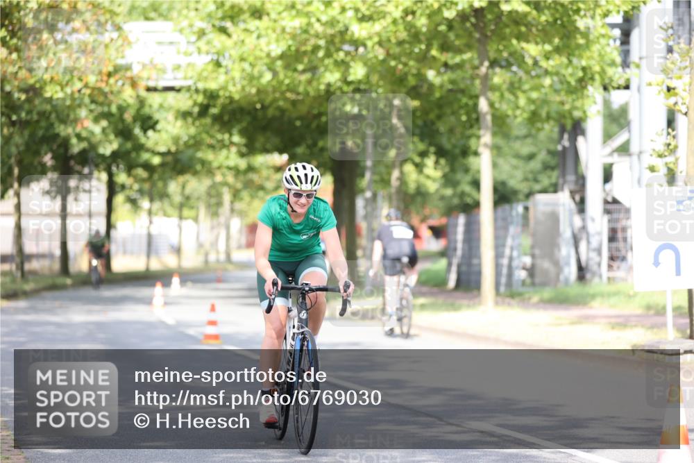11.08.2024 - GEWOBA Citytriathlon Bremen H.Heesch http://msf.ph/oto/6769030 11.08.2024 10:42:02 Radfahren 5, 75, 102 meine-sportfotos.de
