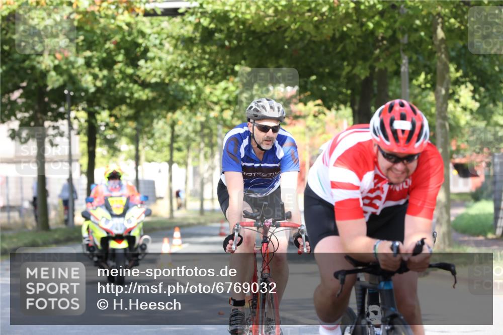 11.08.2024 - GEWOBA Citytriathlon Bremen H.Heesch http://msf.ph/oto/6769032 11.08.2024 10:24:37 Radfahren 2, 18, 67, 68, 88 meine-sportfotos.de