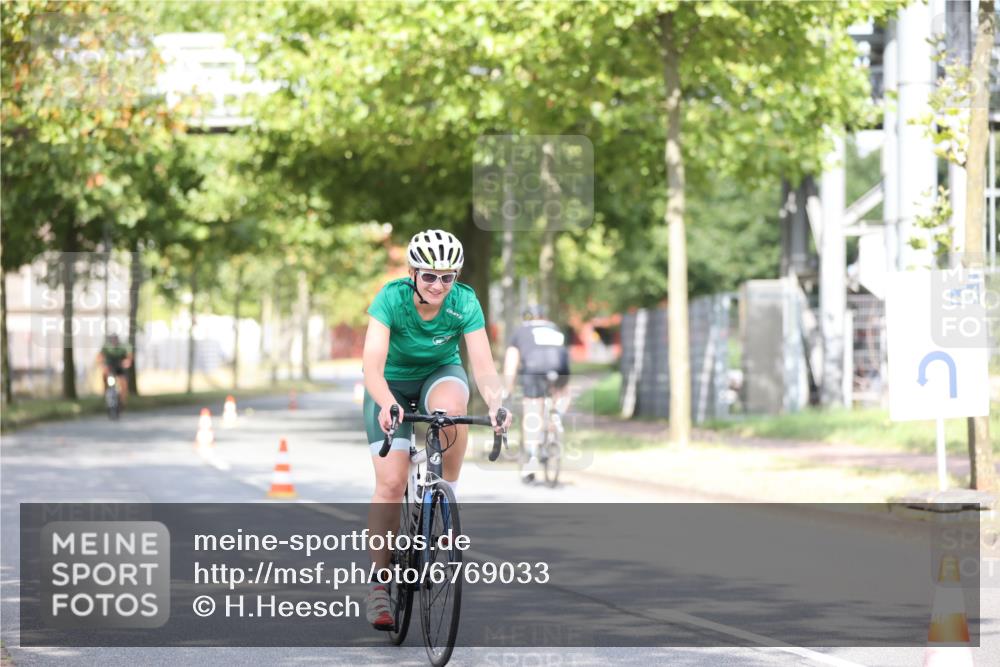 11.08.2024 - GEWOBA Citytriathlon Bremen H.Heesch http://msf.ph/oto/6769033 11.08.2024 10:42:02 Radfahren 5, 75, 102 meine-sportfotos.de
