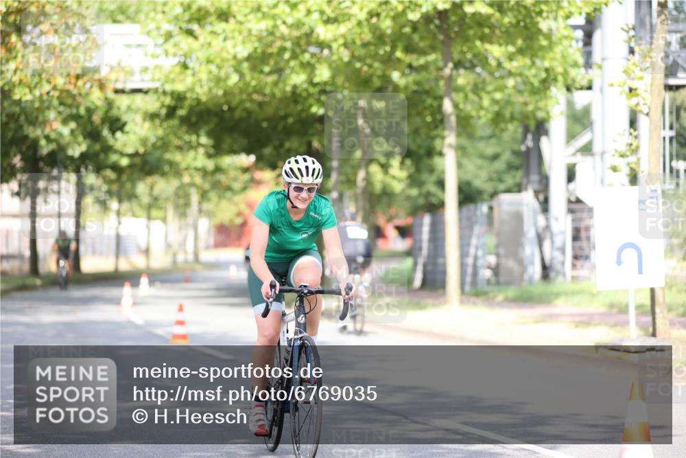 11.08.2024 - GEWOBA Citytriathlon Bremen H.Heesch http://msf.ph/oto/6769035 11.08.2024 10:42:02 Radfahren 5, 75, 102 meine-sportfotos.de
