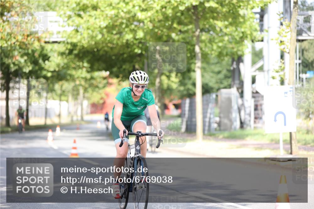 11.08.2024 - GEWOBA Citytriathlon Bremen H.Heesch http://msf.ph/oto/6769038 11.08.2024 10:42:02 Radfahren 5, 75, 102 meine-sportfotos.de
