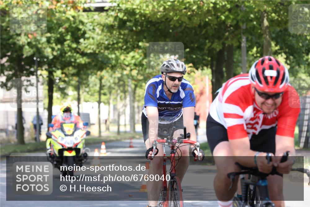 11.08.2024 - GEWOBA Citytriathlon Bremen H.Heesch http://msf.ph/oto/6769040 11.08.2024 10:24:37 Radfahren 2, 18, 67, 68, 88 meine-sportfotos.de
