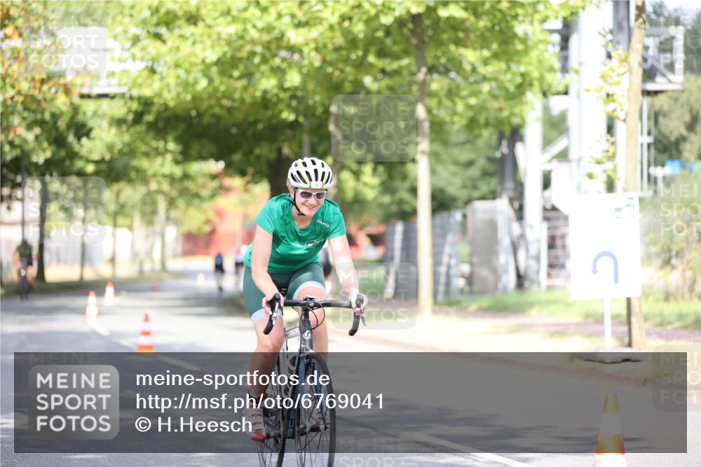 11.08.2024 - GEWOBA Citytriathlon Bremen H.Heesch http://msf.ph/oto/6769041 11.08.2024 10:42:02 Radfahren 5, 75, 102 meine-sportfotos.de