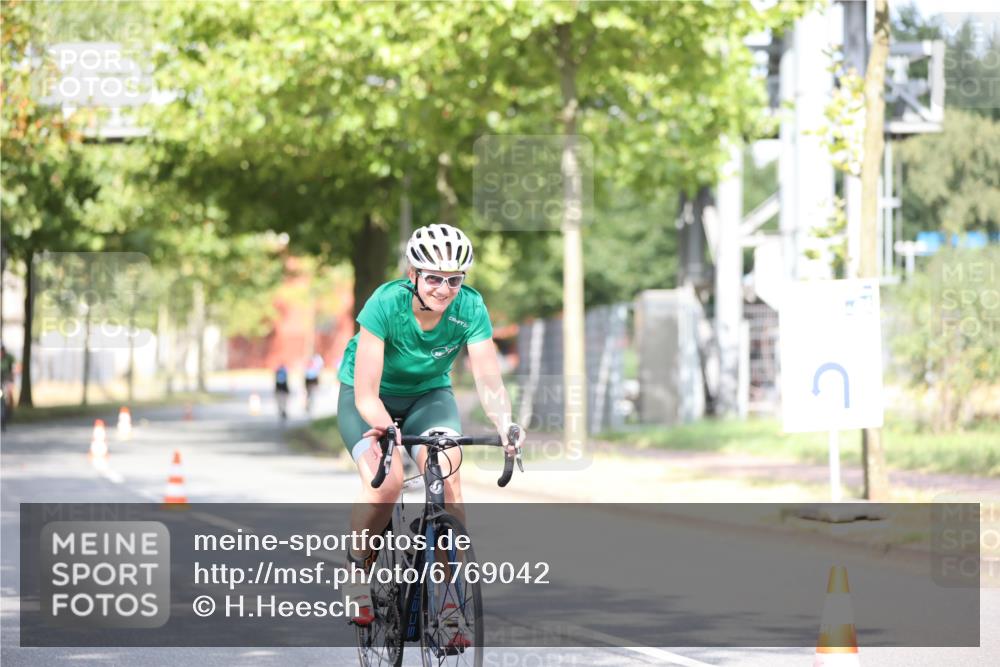 11.08.2024 - GEWOBA Citytriathlon Bremen H.Heesch http://msf.ph/oto/6769042 11.08.2024 10:42:02 Radfahren 5, 75, 102 meine-sportfotos.de