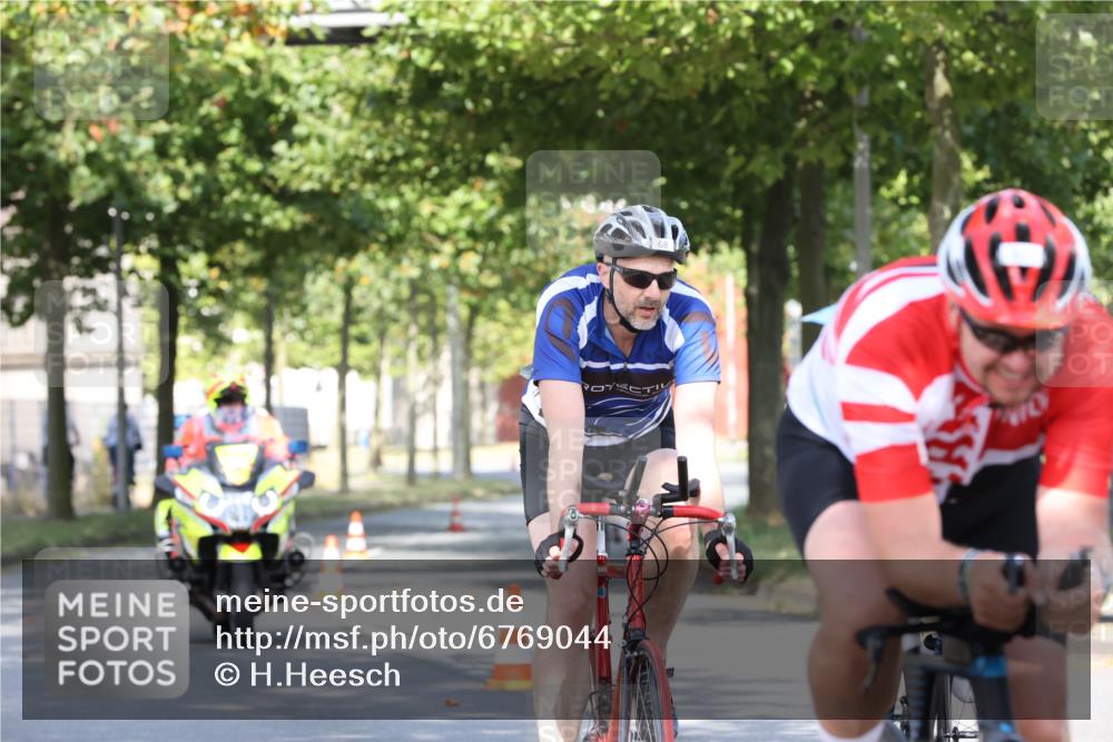 11.08.2024 - GEWOBA Citytriathlon Bremen H.Heesch http://msf.ph/oto/6769044 11.08.2024 10:24:37 Radfahren 2, 18, 67, 68, 88 meine-sportfotos.de