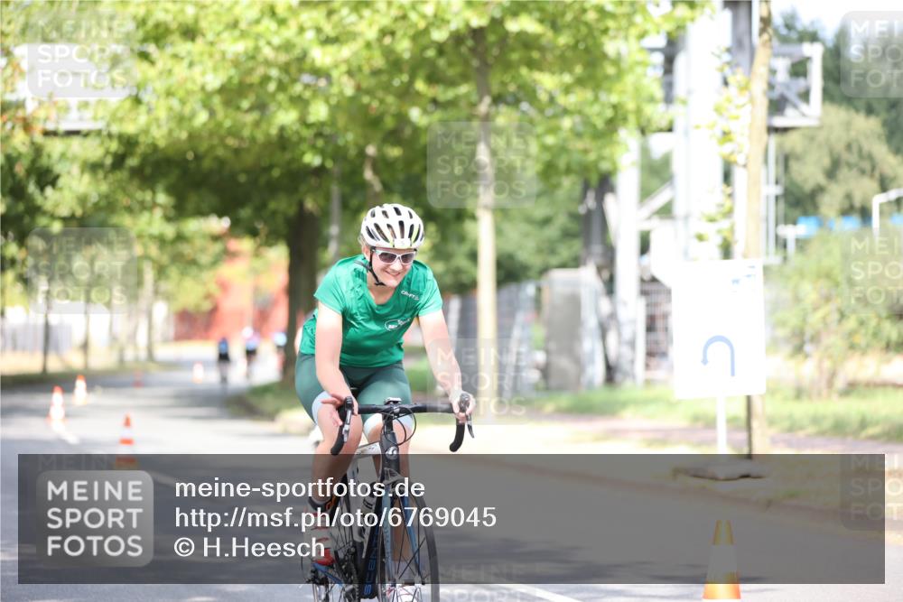 11.08.2024 - GEWOBA Citytriathlon Bremen H.Heesch http://msf.ph/oto/6769045 11.08.2024 10:42:02 Radfahren 5, 75, 102 meine-sportfotos.de