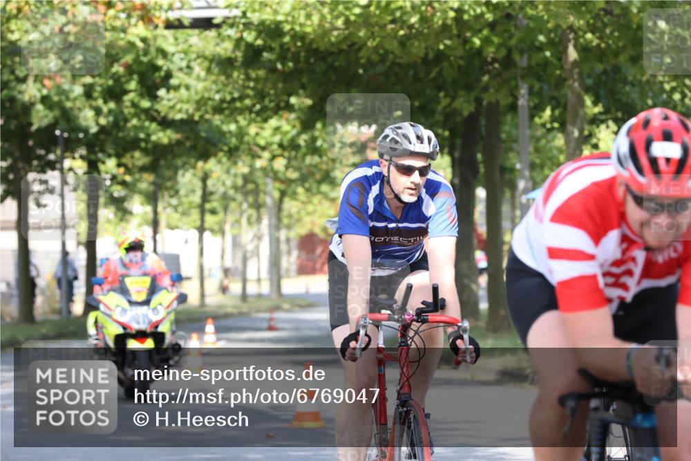 11.08.2024 - GEWOBA Citytriathlon Bremen H.Heesch http://msf.ph/oto/6769047 11.08.2024 10:24:37 Radfahren 2, 18, 67, 68, 88 meine-sportfotos.de