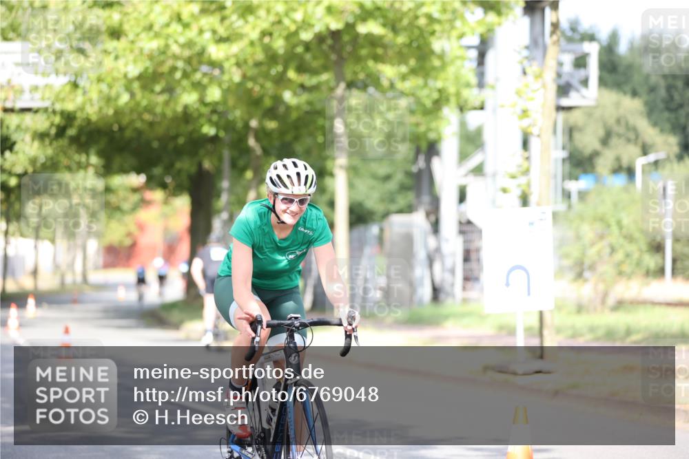 11.08.2024 - GEWOBA Citytriathlon Bremen H.Heesch http://msf.ph/oto/6769048 11.08.2024 10:42:02 Radfahren 5, 75, 102 meine-sportfotos.de