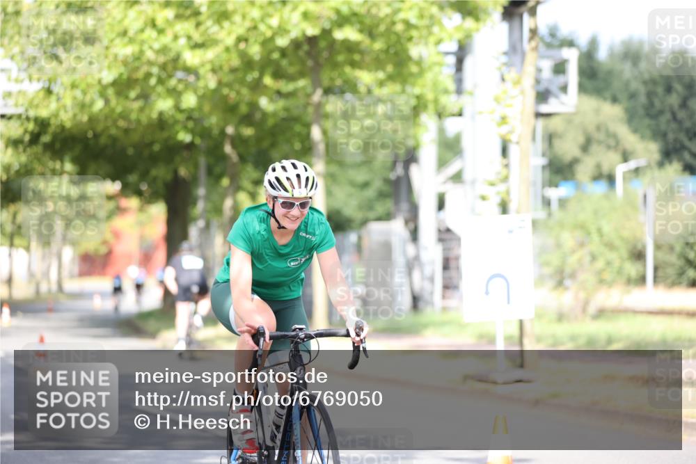 11.08.2024 - GEWOBA Citytriathlon Bremen H.Heesch http://msf.ph/oto/6769050 11.08.2024 10:42:02 Radfahren 5, 75, 102 meine-sportfotos.de