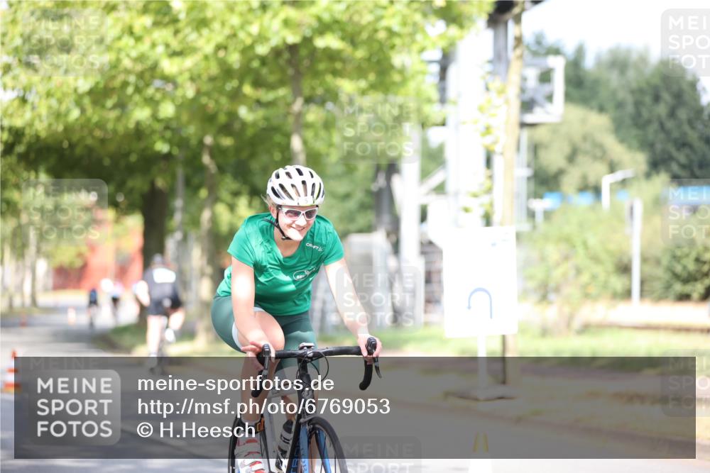 11.08.2024 - GEWOBA Citytriathlon Bremen H.Heesch http://msf.ph/oto/6769053 11.08.2024 10:42:02 Radfahren 5, 75, 102 meine-sportfotos.de