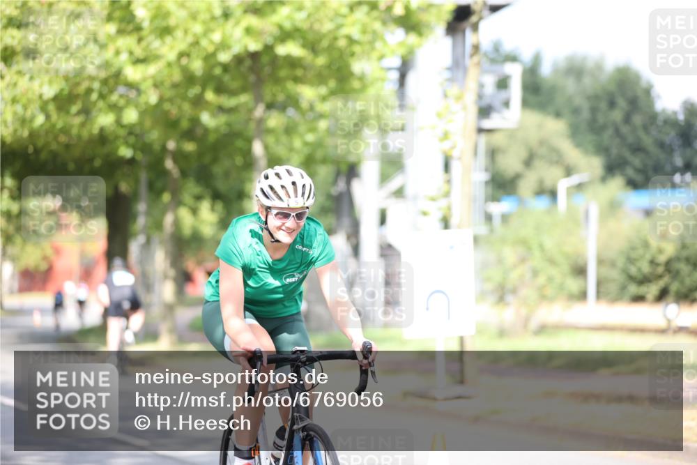 11.08.2024 - GEWOBA Citytriathlon Bremen H.Heesch http://msf.ph/oto/6769056 11.08.2024 10:42:02 Radfahren 5, 75, 102 meine-sportfotos.de