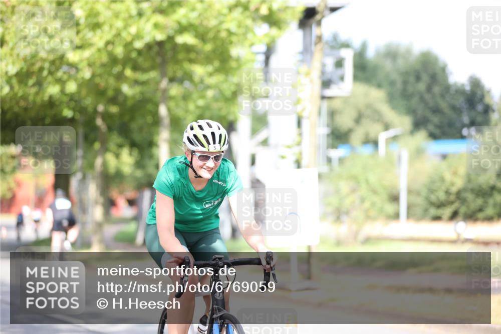 11.08.2024 - GEWOBA Citytriathlon Bremen H.Heesch http://msf.ph/oto/6769059 11.08.2024 10:42:02 Radfahren 5, 75, 102 meine-sportfotos.de