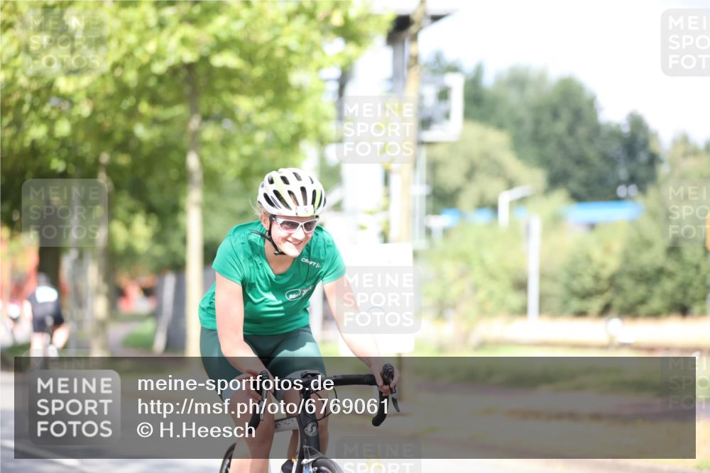 11.08.2024 - GEWOBA Citytriathlon Bremen H.Heesch http://msf.ph/oto/6769061 11.08.2024 10:42:02 Radfahren 5, 75, 102 meine-sportfotos.de