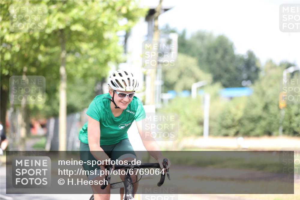 11.08.2024 - GEWOBA Citytriathlon Bremen H.Heesch http://msf.ph/oto/6769064 11.08.2024 10:42:02 Radfahren 5, 75, 102 meine-sportfotos.de