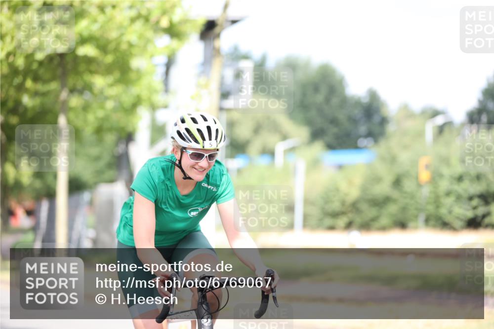 11.08.2024 - GEWOBA Citytriathlon Bremen H.Heesch http://msf.ph/oto/6769067 11.08.2024 10:42:02 Radfahren 5, 75, 102 meine-sportfotos.de