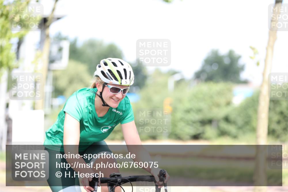 11.08.2024 - GEWOBA Citytriathlon Bremen H.Heesch http://msf.ph/oto/6769075 11.08.2024 10:42:02 Radfahren 5, 75, 102 meine-sportfotos.de