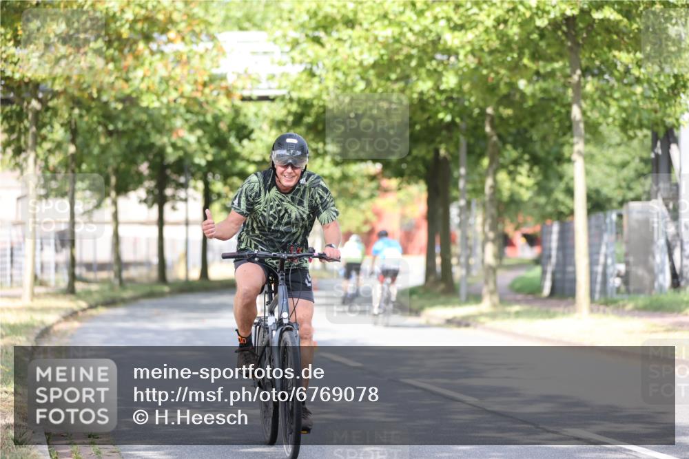11.08.2024 - GEWOBA Citytriathlon Bremen H.Heesch http://msf.ph/oto/6769078 11.08.2024 10:42:08 Radfahren 5, 22, 75 meine-sportfotos.de