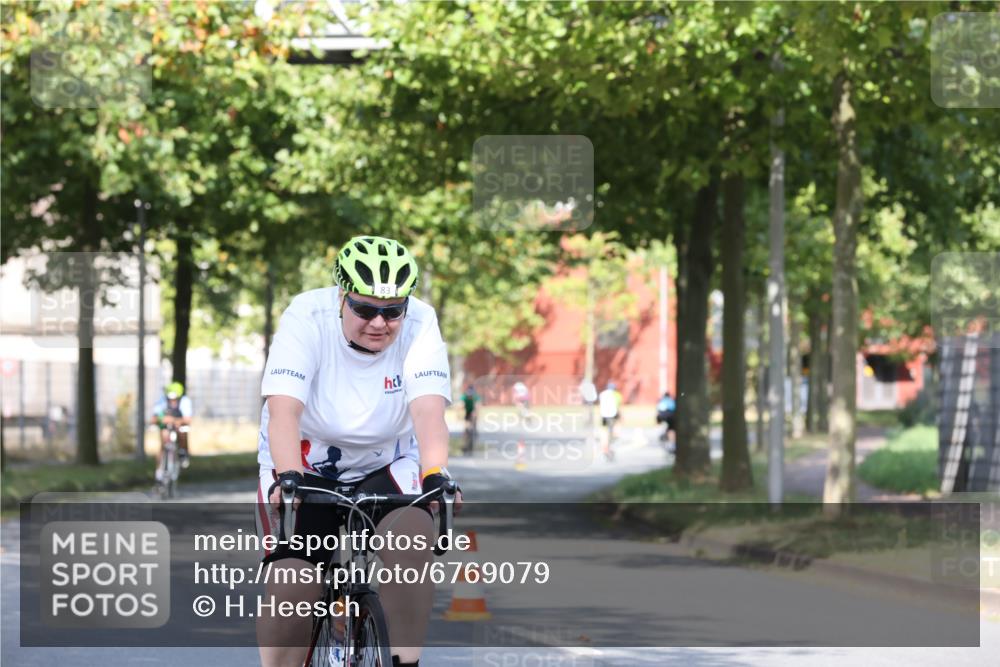 11.08.2024 - GEWOBA Citytriathlon Bremen H.Heesch http://msf.ph/oto/6769079 11.08.2024 10:25:31 Radfahren 13, 28, 83, 111 meine-sportfotos.de