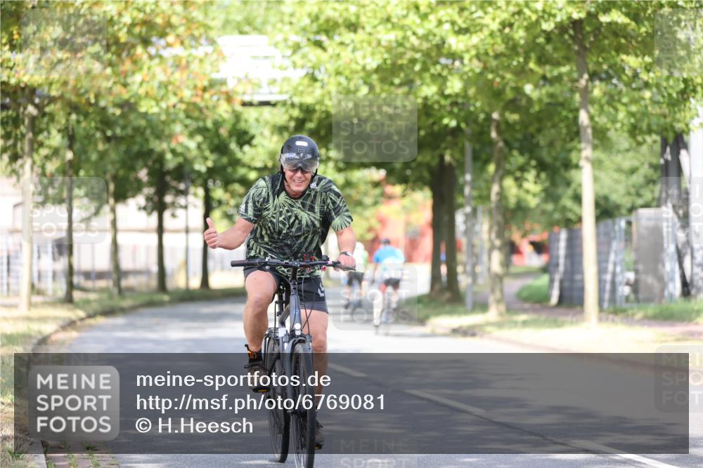11.08.2024 - GEWOBA Citytriathlon Bremen H.Heesch http://msf.ph/oto/6769081 11.08.2024 10:42:08 Radfahren 5, 22, 75 meine-sportfotos.de