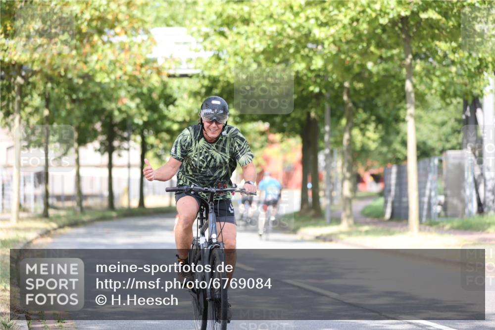 11.08.2024 - GEWOBA Citytriathlon Bremen H.Heesch http://msf.ph/oto/6769084 11.08.2024 10:42:08 Radfahren 5, 22, 75 meine-sportfotos.de