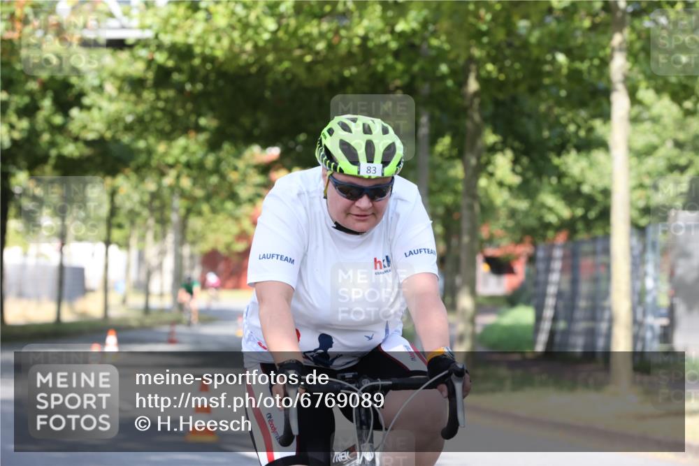 11.08.2024 - GEWOBA Citytriathlon Bremen H.Heesch http://msf.ph/oto/6769089 11.08.2024 10:25:32 Radfahren 13, 28, 83, 111 meine-sportfotos.de