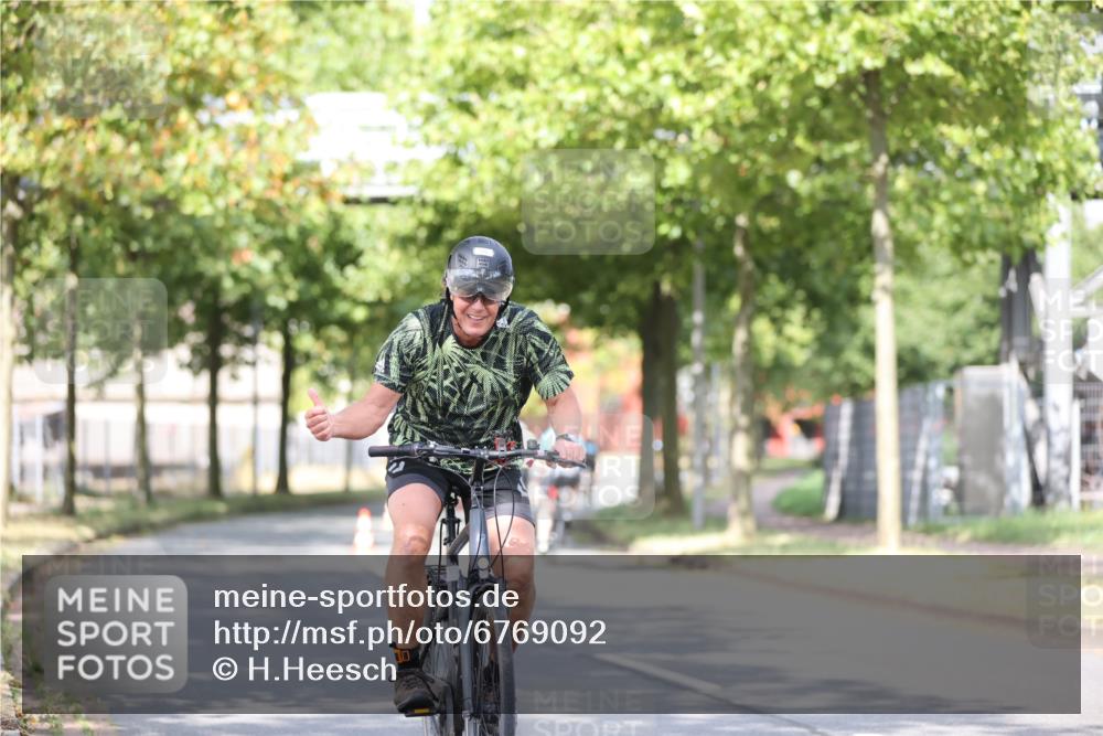 11.08.2024 - GEWOBA Citytriathlon Bremen H.Heesch http://msf.ph/oto/6769092 11.08.2024 10:42:08 Radfahren 5, 22, 75 meine-sportfotos.de