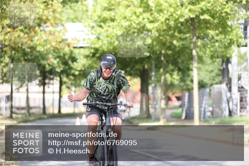 11.08.2024 - GEWOBA Citytriathlon Bremen H.Heesch http://msf.ph/oto/6769095 11.08.2024 10:42:09 Radfahren 5, 22, 75 meine-sportfotos.de