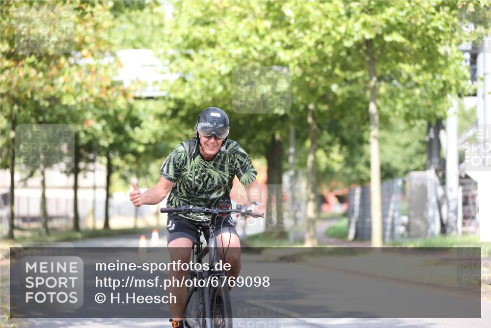 11.08.2024 - GEWOBA Citytriathlon Bremen H.Heesch http://msf.ph/oto/6769098 11.08.2024 10:42:09 Radfahren 5, 22, 75 meine-sportfotos.de