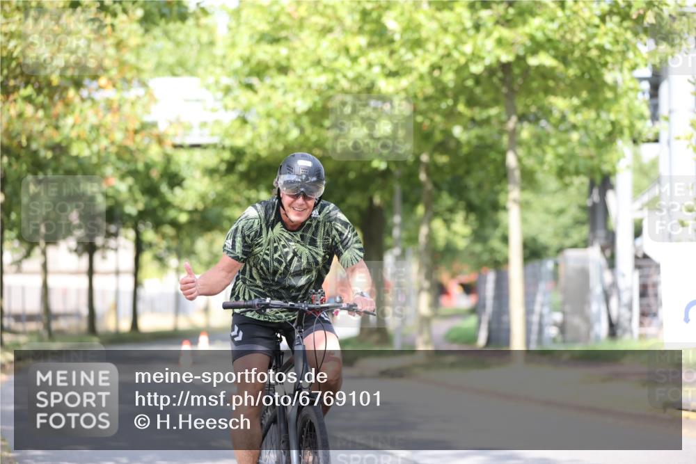 11.08.2024 - GEWOBA Citytriathlon Bremen H.Heesch http://msf.ph/oto/6769101 11.08.2024 10:42:09 Radfahren 5, 22, 75 meine-sportfotos.de