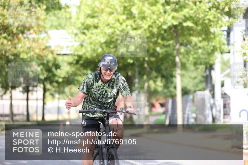 11.08.2024 - GEWOBA Citytriathlon Bremen H.Heesch http://msf.ph/oto/6769105 11.08.2024 10:42:09 Radfahren 5, 22, 75 meine-sportfotos.de