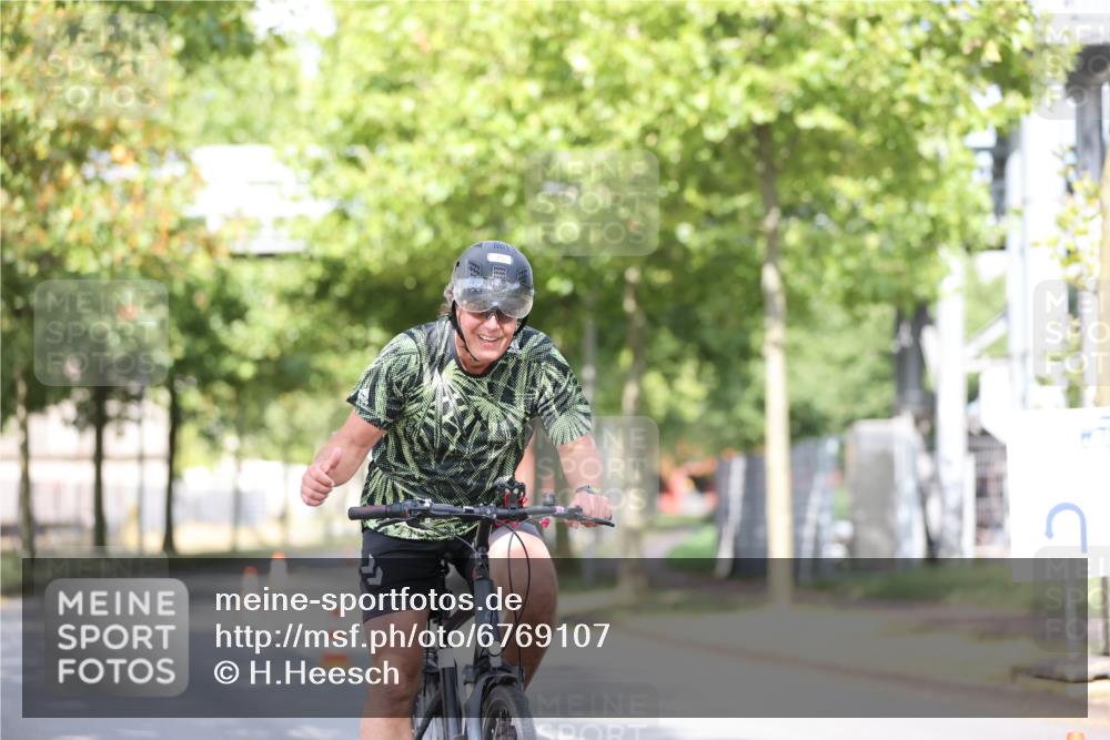 11.08.2024 - GEWOBA Citytriathlon Bremen H.Heesch http://msf.ph/oto/6769107 11.08.2024 10:42:09 Radfahren 5, 22, 75 meine-sportfotos.de