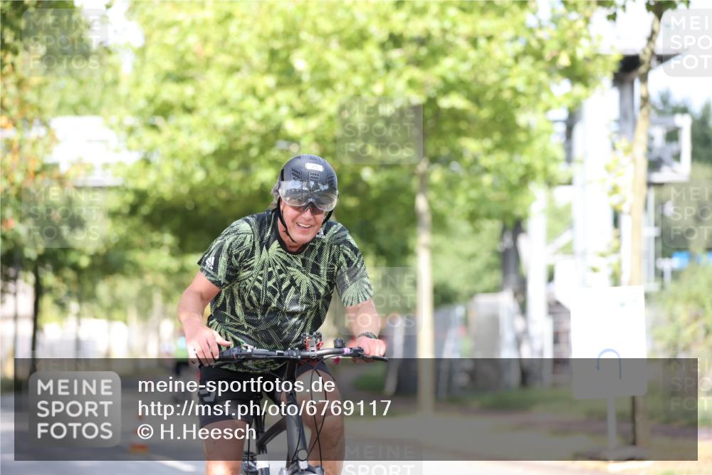 11.08.2024 - GEWOBA Citytriathlon Bremen H.Heesch http://msf.ph/oto/6769117 11.08.2024 10:42:09 Radfahren 5, 22, 75 meine-sportfotos.de