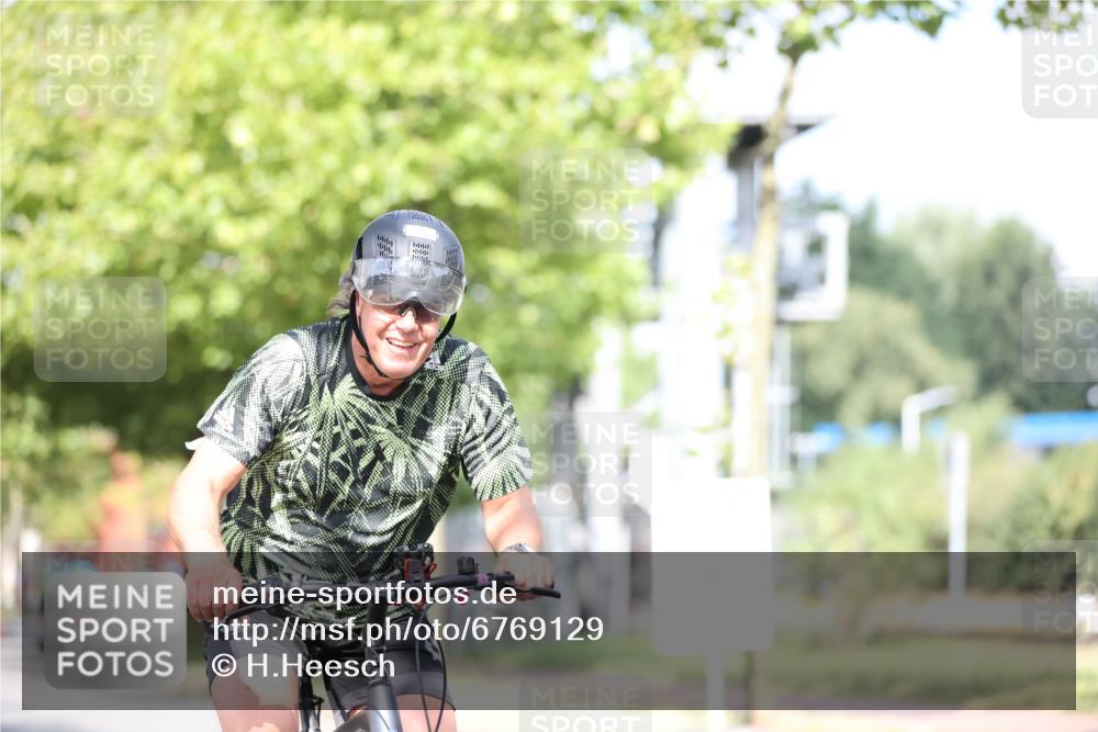 11.08.2024 - GEWOBA Citytriathlon Bremen H.Heesch http://msf.ph/oto/6769129 11.08.2024 10:42:09 Radfahren 5, 22, 75 meine-sportfotos.de
