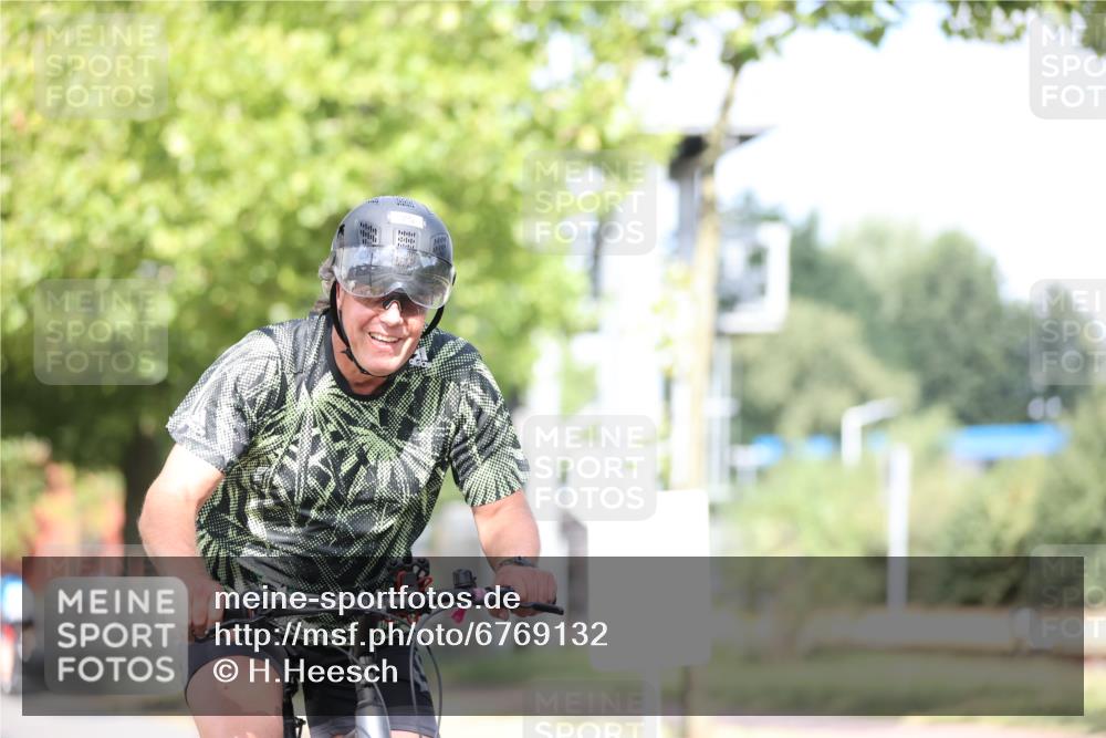 11.08.2024 - GEWOBA Citytriathlon Bremen H.Heesch http://msf.ph/oto/6769132 11.08.2024 10:42:09 Radfahren 5, 22, 75 meine-sportfotos.de