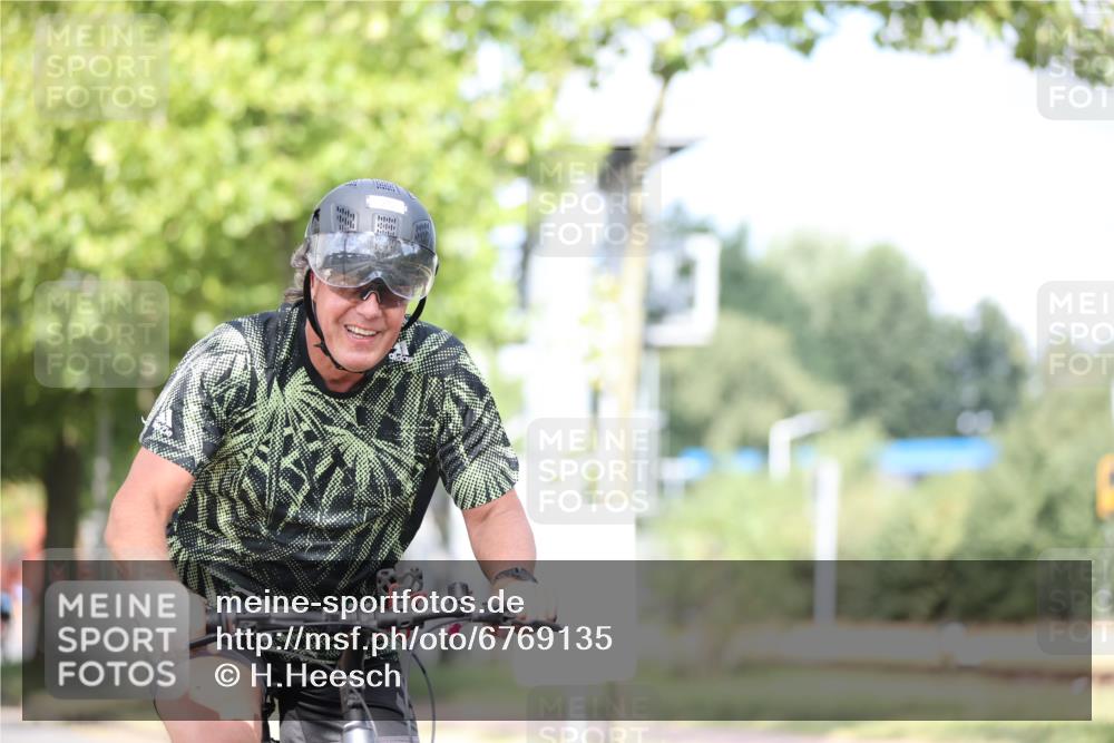 11.08.2024 - GEWOBA Citytriathlon Bremen H.Heesch http://msf.ph/oto/6769135 11.08.2024 10:42:09 Radfahren 5, 22, 75 meine-sportfotos.de