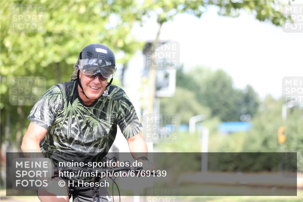 11.08.2024 - GEWOBA Citytriathlon Bremen H.Heesch http://msf.ph/oto/6769139 11.08.2024 10:42:09 Radfahren 5, 22, 75 meine-sportfotos.de