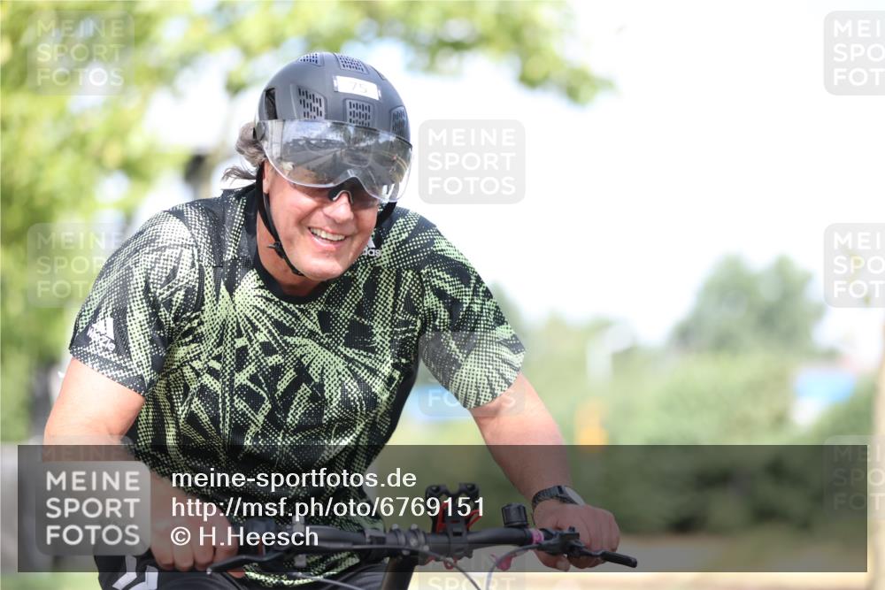 11.08.2024 - GEWOBA Citytriathlon Bremen H.Heesch http://msf.ph/oto/6769151 11.08.2024 10:42:09 Radfahren 5, 22, 75 meine-sportfotos.de