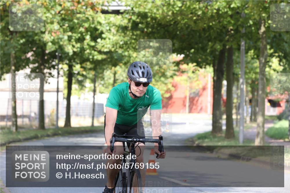 11.08.2024 - GEWOBA Citytriathlon Bremen H.Heesch http://msf.ph/oto/6769155 11.08.2024 10:25:42 Radfahren 12, 13, 93, 111 meine-sportfotos.de