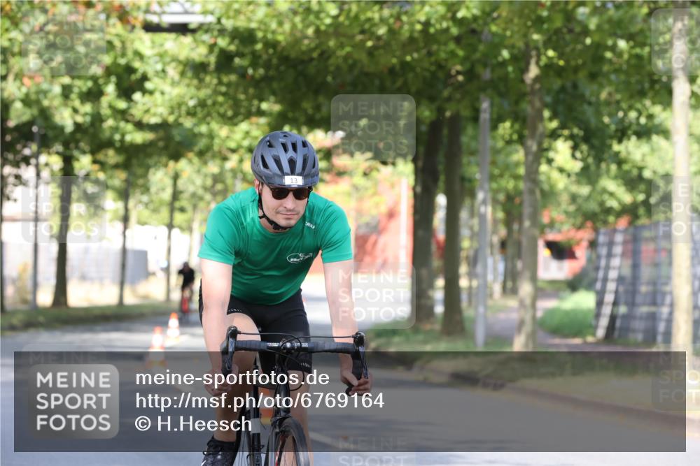 11.08.2024 - GEWOBA Citytriathlon Bremen H.Heesch http://msf.ph/oto/6769164 11.08.2024 10:25:42 Radfahren 12, 13, 93, 111 meine-sportfotos.de