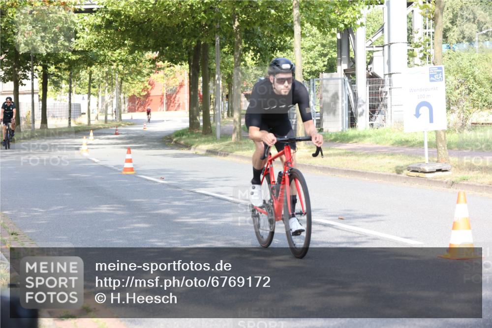 11.08.2024 - GEWOBA Citytriathlon Bremen H.Heesch http://msf.ph/oto/6769172 11.08.2024 10:25:49 Radfahren 12, 13, 54, 93, 111 meine-sportfotos.de