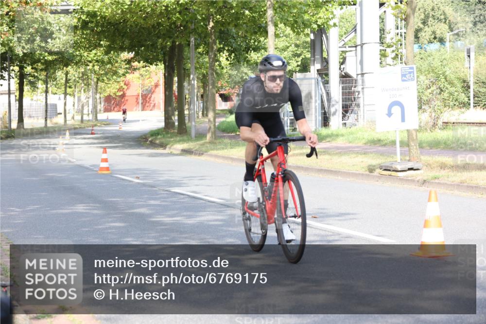 11.08.2024 - GEWOBA Citytriathlon Bremen H.Heesch http://msf.ph/oto/6769175 11.08.2024 10:25:49 Radfahren 12, 13, 54, 93, 111 meine-sportfotos.de