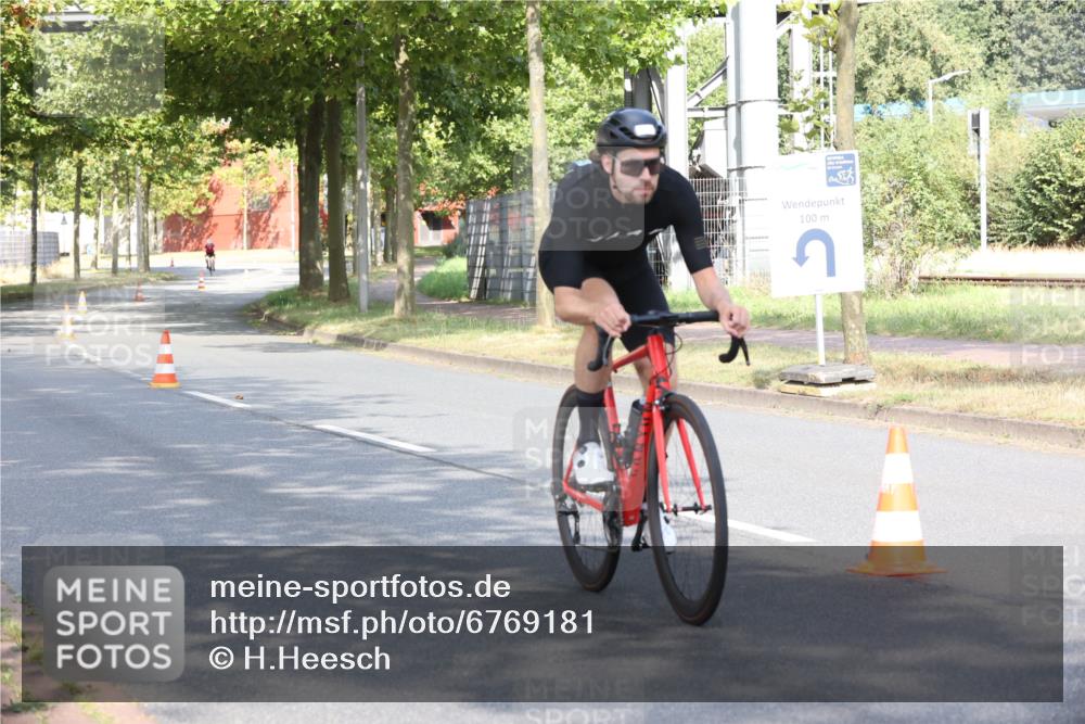 11.08.2024 - GEWOBA Citytriathlon Bremen H.Heesch http://msf.ph/oto/6769181 11.08.2024 10:25:49 Radfahren 12, 13, 54, 93, 111 meine-sportfotos.de