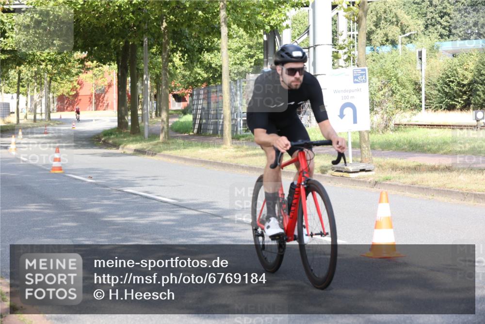 11.08.2024 - GEWOBA Citytriathlon Bremen H.Heesch http://msf.ph/oto/6769184 11.08.2024 10:25:49 Radfahren 12, 13, 54, 93, 111 meine-sportfotos.de