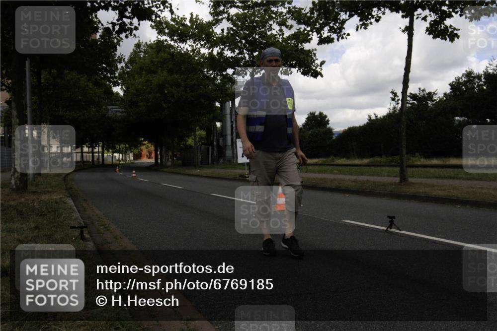 11.08.2024 - GEWOBA Citytriathlon Bremen H.Heesch http://msf.ph/oto/6769185 11.08.2024 11:27:34 Radfahren  meine-sportfotos.de